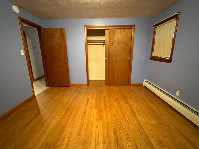 Building Photo - 3 Bedroom 1 Bath Bungalow-Style Ranch
