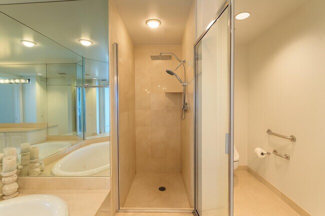Building Photo - 800 Ocean Dr
