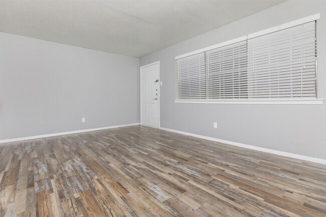Building Photo - 1212 Hampshire Ln