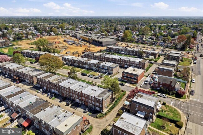 Building Photo - 271 W Wyncliffe Ave