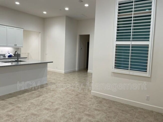 Building Photo - 59 Henson