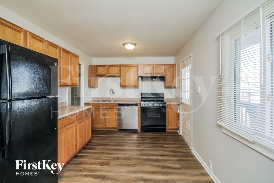 Building Photo - 341 Emery Ave