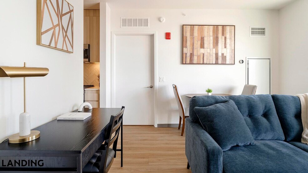 Building Photo - 513 S Damen Ave