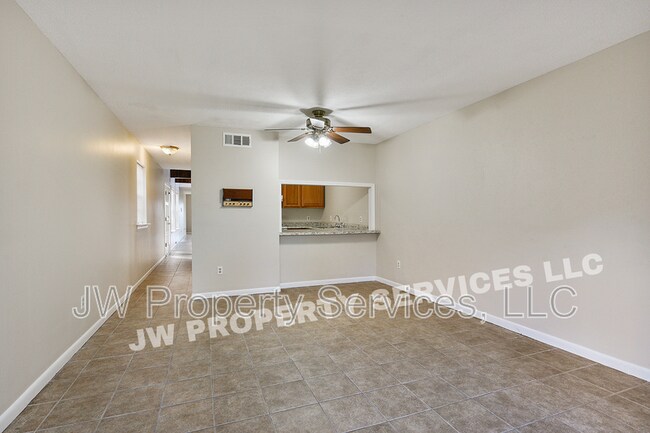 Building Photo - 309 Lilac St