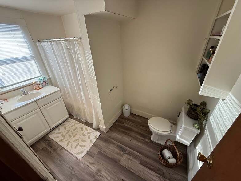 Building Photo - 1026 Oxford Ave