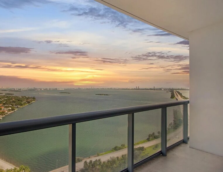 Building Photo - 601 NE 36th St