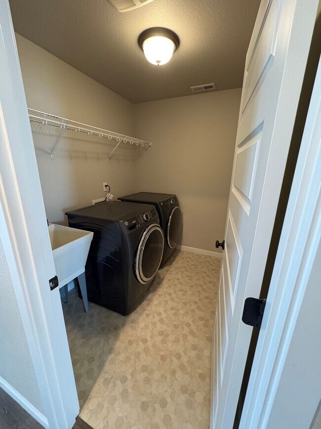 Building Photo - Home for Rent in Quincy