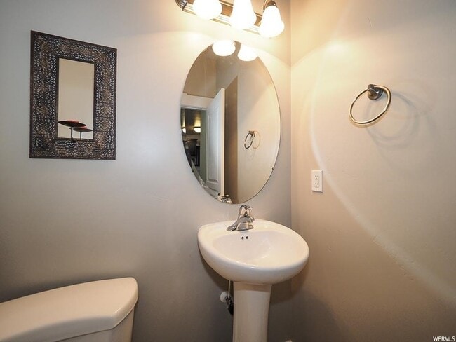 Building Photo - 1646 Venetian Way