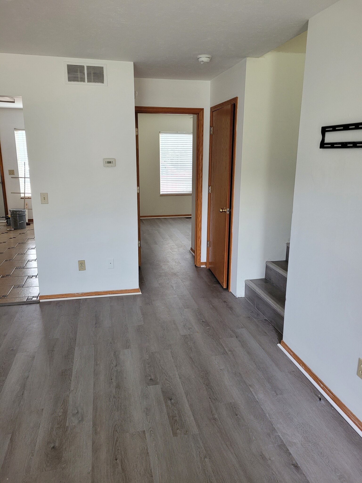 Downstairs bedroom - 1275 Redpine Way