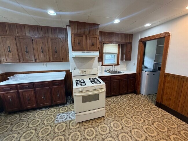 Building Photo - 1114 Bennington St