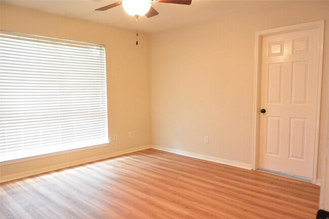 Building Photo - 23615 Tree House Ln