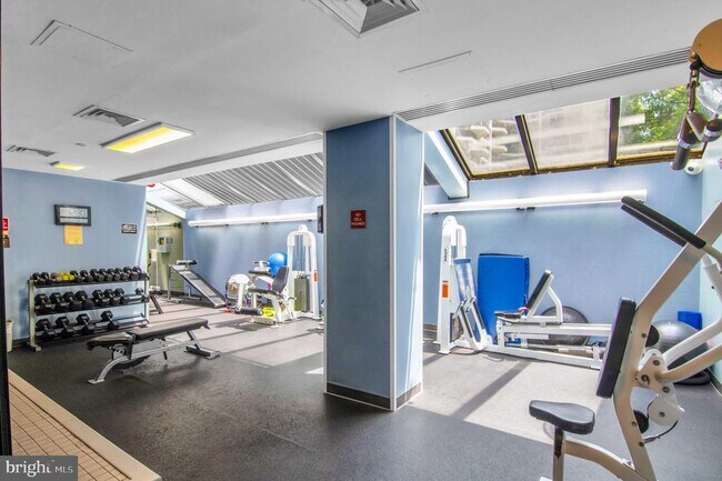 Building Photo - 1530 Key Blvd