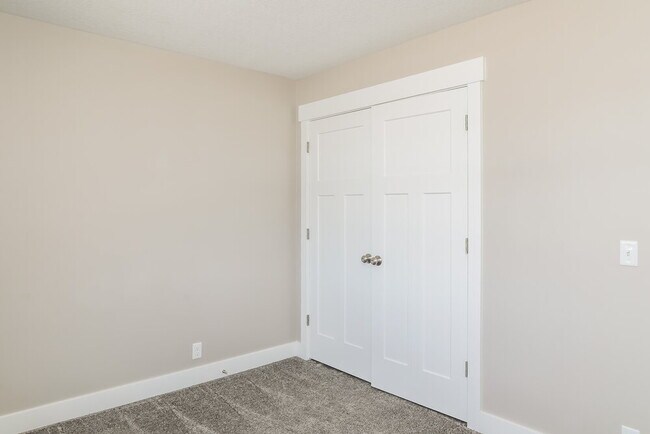 Building Photo - 1009 1050 W