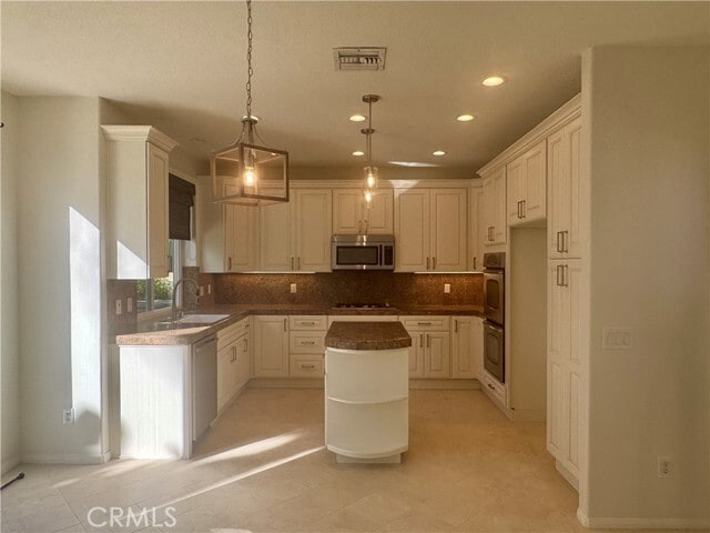 Building Photo - 27935 Hedgeline Dr