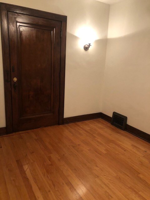 Living room - 2701 E Saginaw St