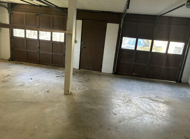 Building Photo - 462 Chalet Village Dr