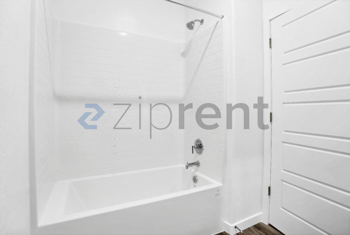 Building Photo - 6173 E Robinson Ave