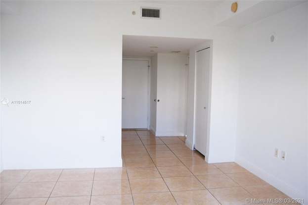 Building Photo - 20000 E Country Club Dr