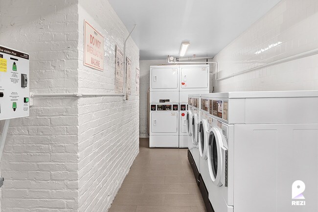 Building Photo - 15 W 55th St