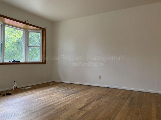 Building Photo - 1509 Evergreen Dr