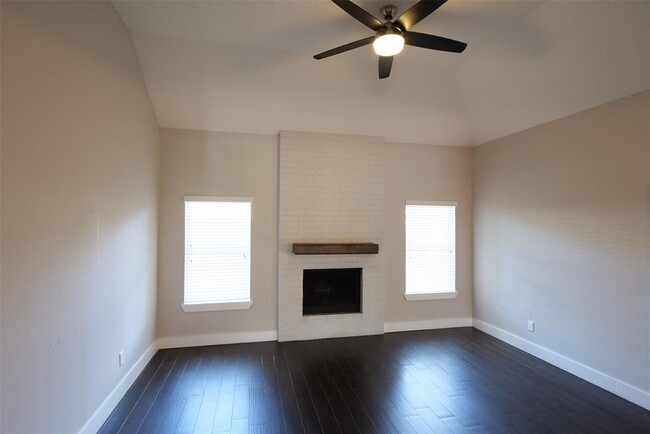 Building Photo - 5302 Prairie Creek Dr
