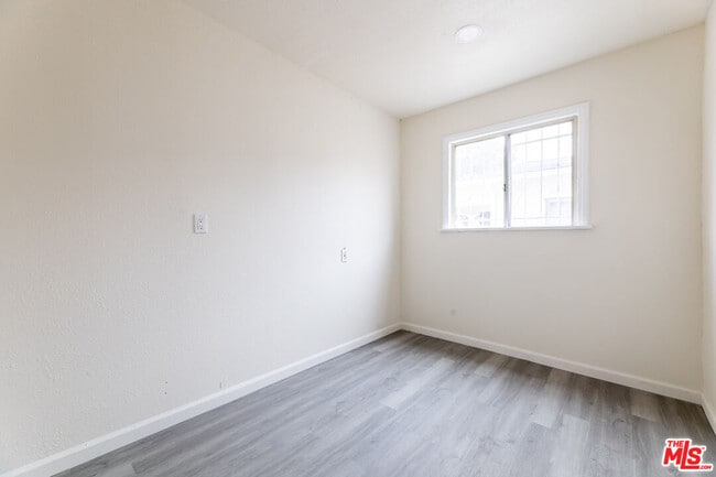 Building Photo - 138 W 82nd St