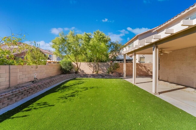 Building Photo - 4 bedroom, 2.5 bathroom, Summerlin Home, Low Maintenance Yard