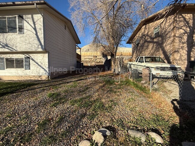 Building Photo - 2810 Bookcliff Ave