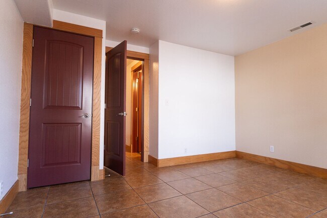 Building Photo - 3-bedroom 2-bath House SW Albany $2,395