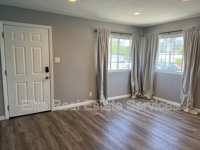 Building Photo - 6373 Osler St