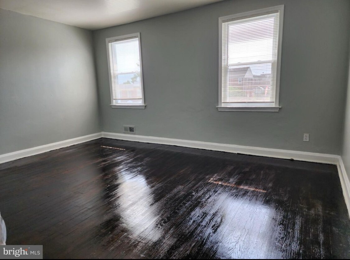Building Photo - 3654 Chesterfield Ave