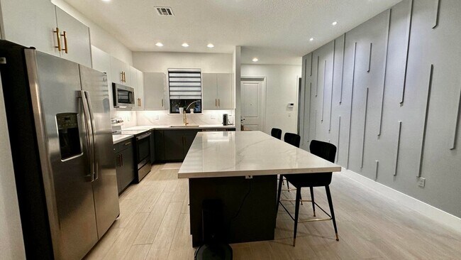 Building Photo - 5570 Quiet Lake Pl