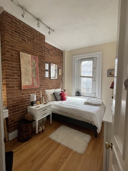 Building Photo - 315 Beacon St