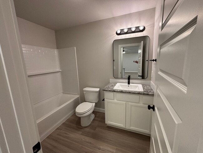 Building Photo - 4/2 Available July in Bell farms!!