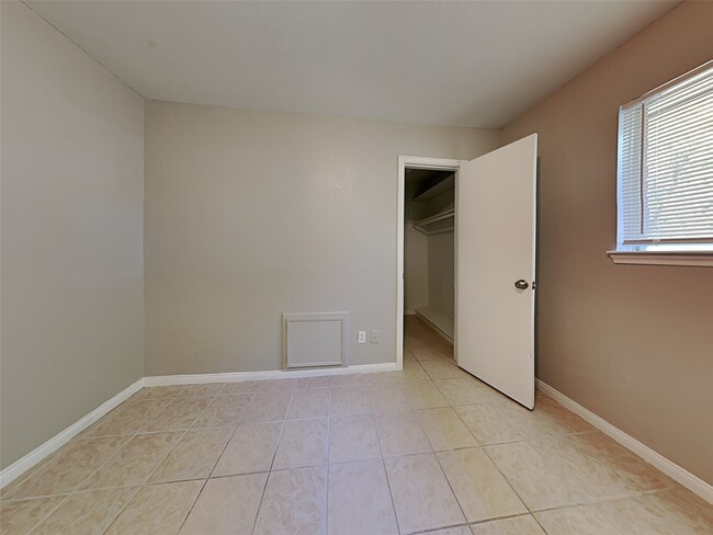 Building Photo - 16362 Brinkwood Dr