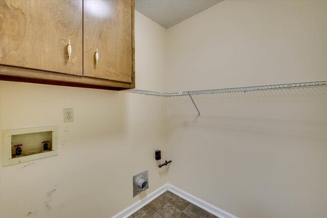 Building Photo - 125 Cyndee Cir