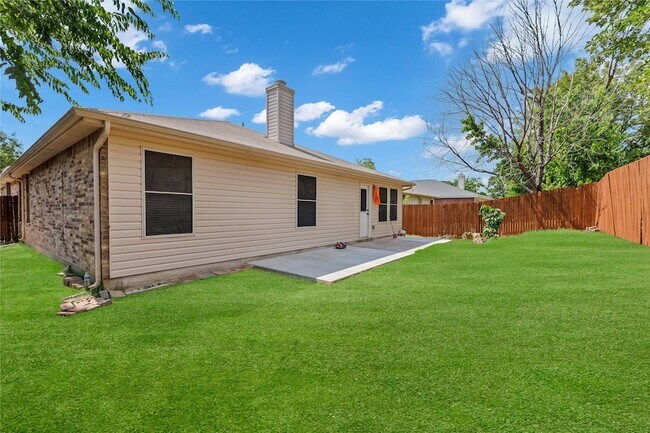 Building Photo - 5132 Bedfordshire Dr