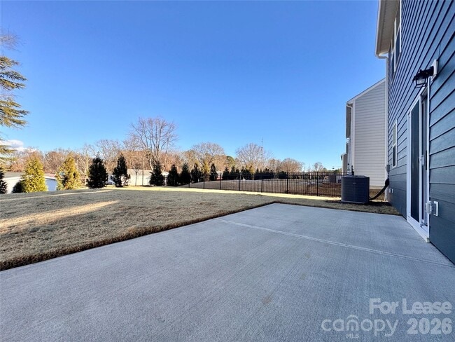 Building Photo - 699 Kitfox Dr NW