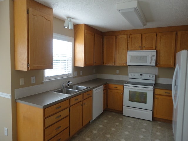 Building Photo - 2920 Bridgeport Dr