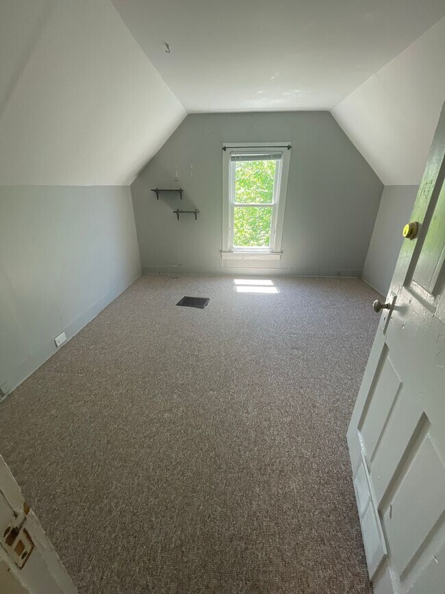 Building Photo - 952 Greenwood Ave