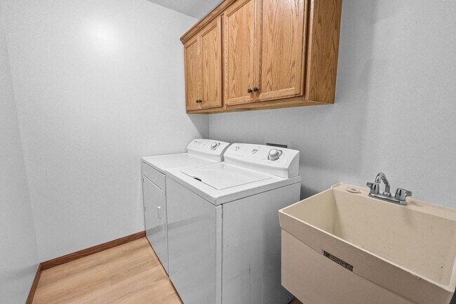 Building Photo - 6030 Boulder Ridge Dr