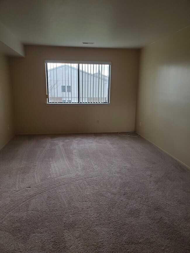 Master bedroom - 30052 W 12 Mile Rd