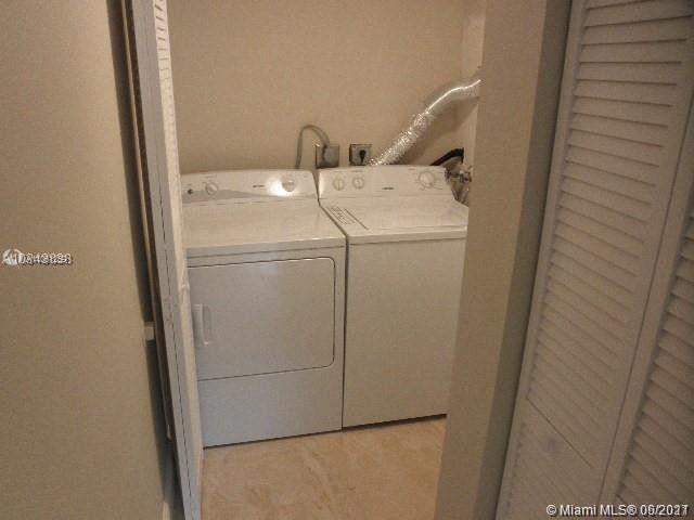 Building Photo - 4708 SW 67th Ave