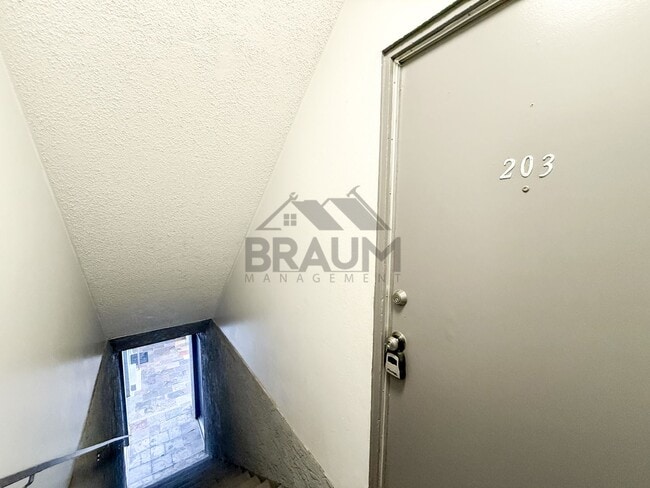 Building Photo - 13347 Victory Blvd