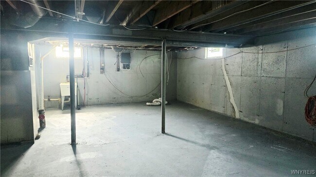 Building Photo - 185 Fairgreen Dr