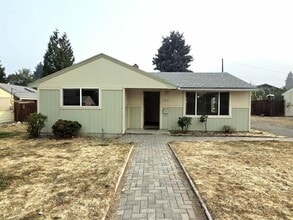 Building Photo - Two Bedrooms & One Bathroom Home