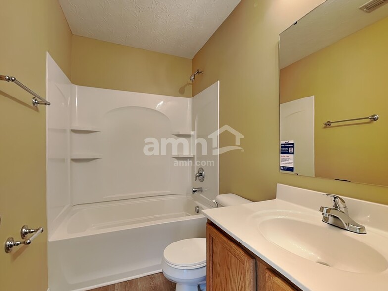 Building Photo - 469 Hennepin Dr