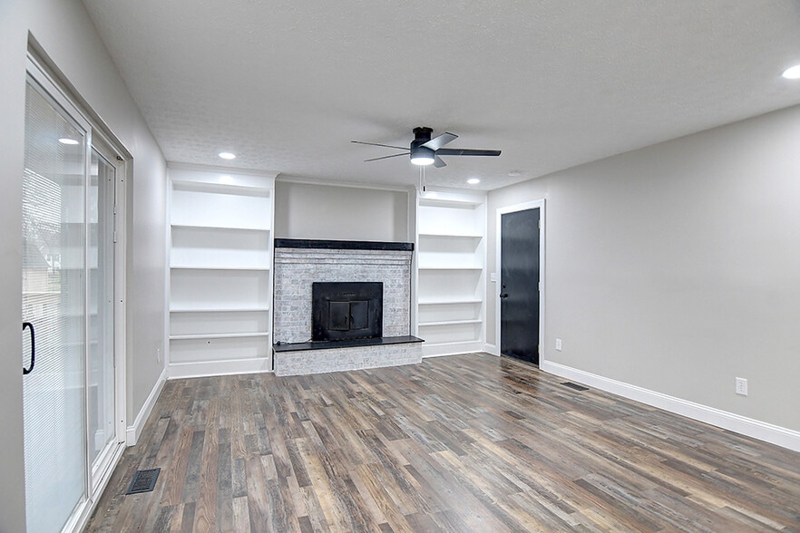 Building Photo - 1209 Nutwood Dr