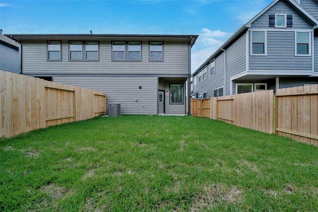Building Photo - 555 Longleaf Pine Dr