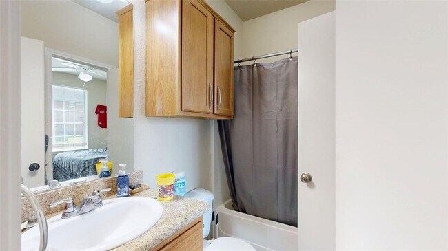 Building Photo - 2933 McLaren Dr